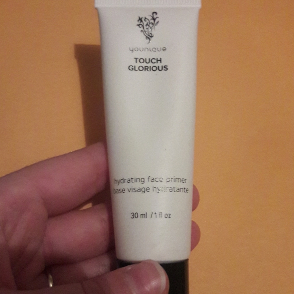 Touch Glorious Hydrating Face Primer